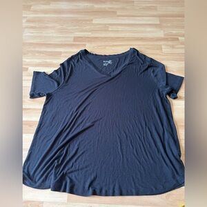 10/$20 🔥Black V-Neck‎ T-Shirt